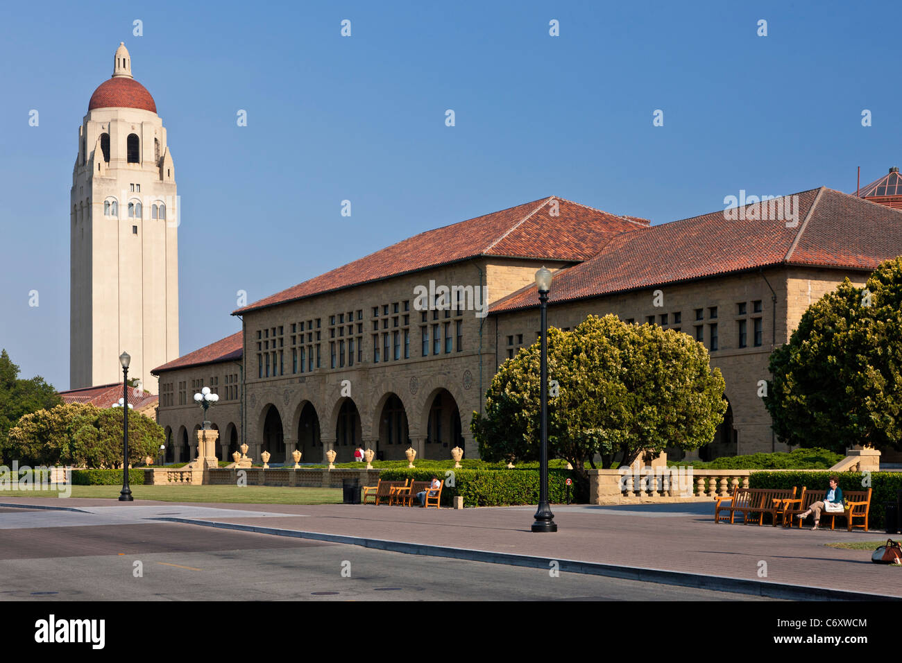 Stanford University campus, Palo Alto, California, USA, with Hoover Tower on the left. JMH5195 Stock Photo
