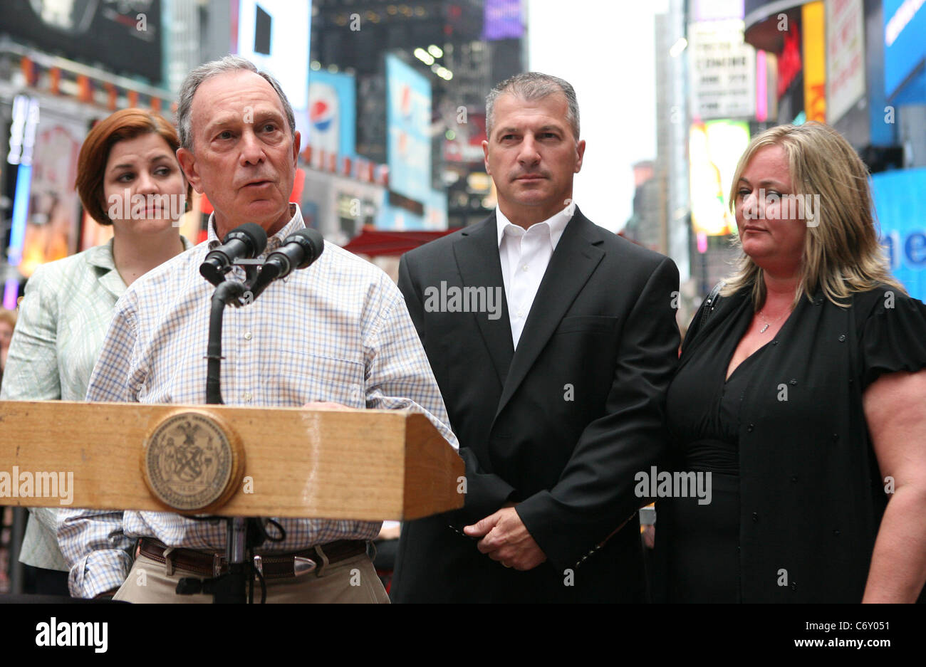 Michael Rhatigan Nypd Officer Wayne Rhatigan High Resolution Stock Photography and ...
