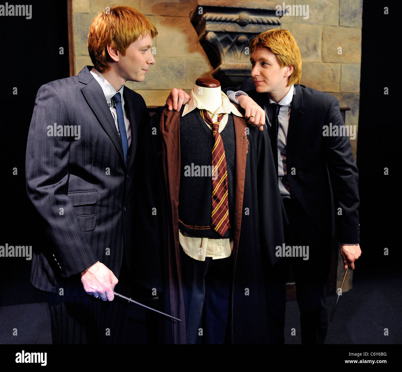 Photo Autographe Imprimée James & Oliver Phelps (Fred & George Weasley) - Format A4, Cadre Noir