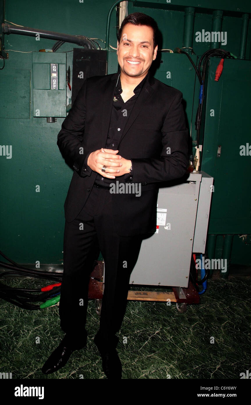 Victor Manuelle backstage before performing at the James L Knight