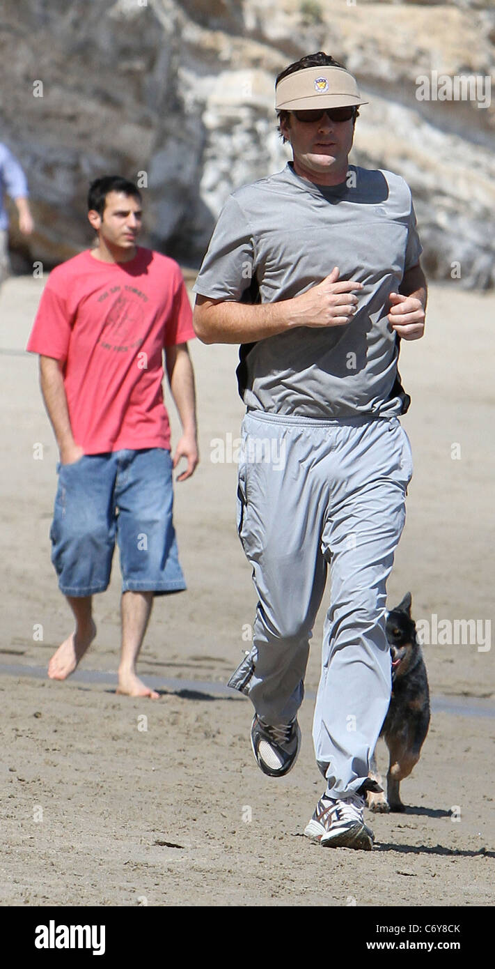 Luke Wilson jogging on the beach in Malibu with his dog Los Angeles,  California - 28.03.10 /GUTS Stock Photo - Alamy