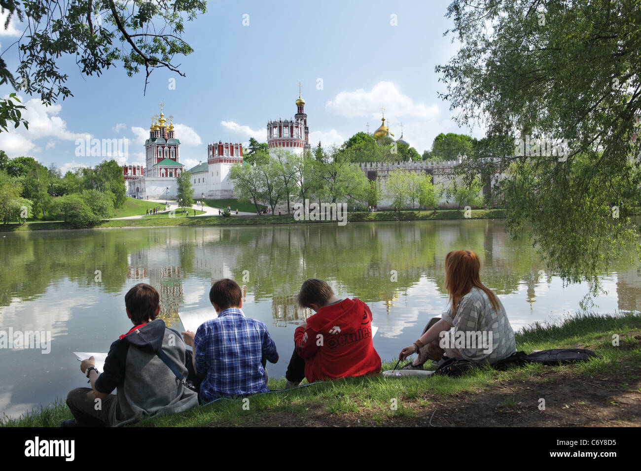 Young people painting the Novodevichy Convent in Moscow, Russia Stock Photo