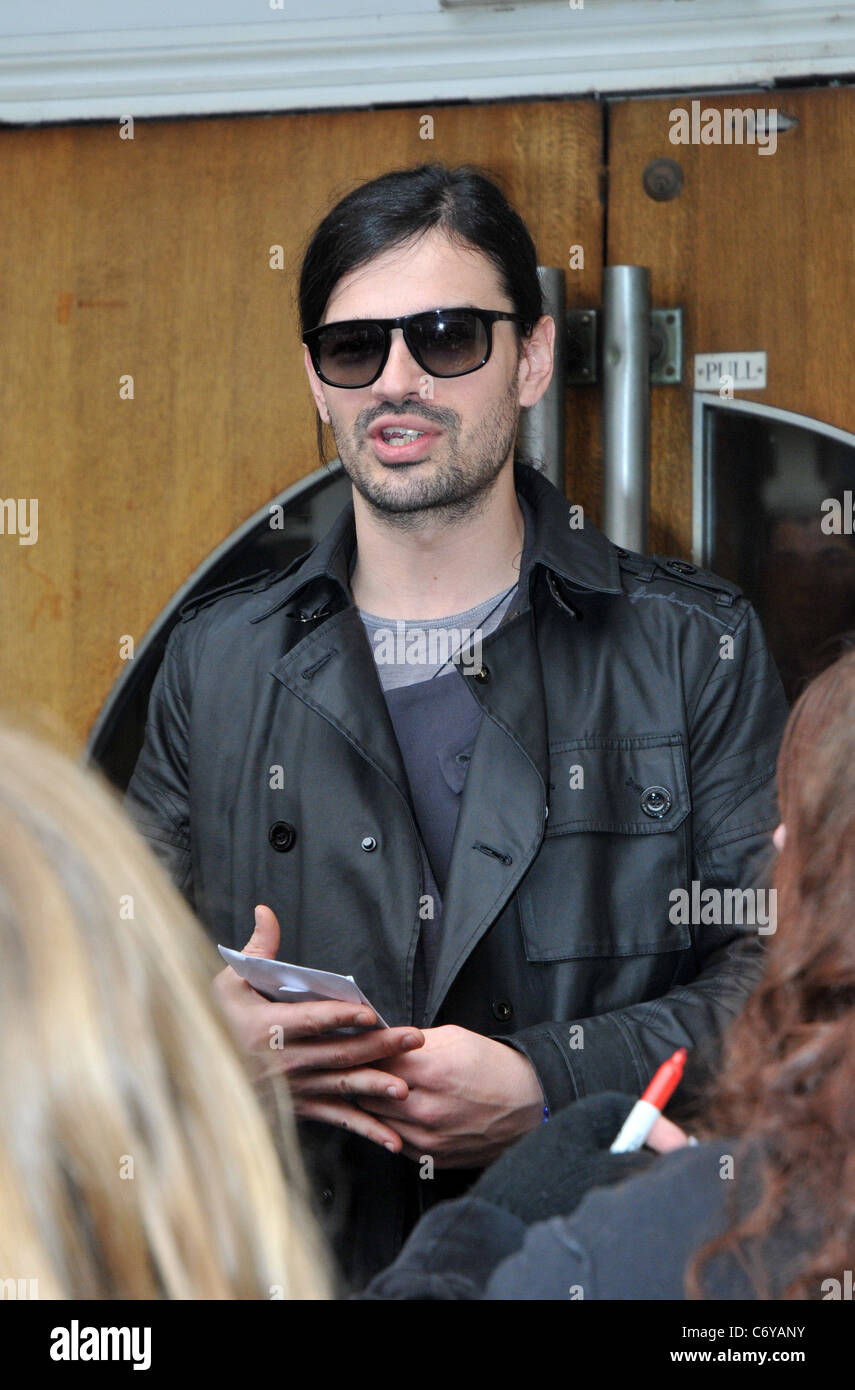 Shannon Leto from the band '30 Seconds to Mars' arriving at the XFM radio studios on a rainy day in Leicester Square. London, Stock Photo