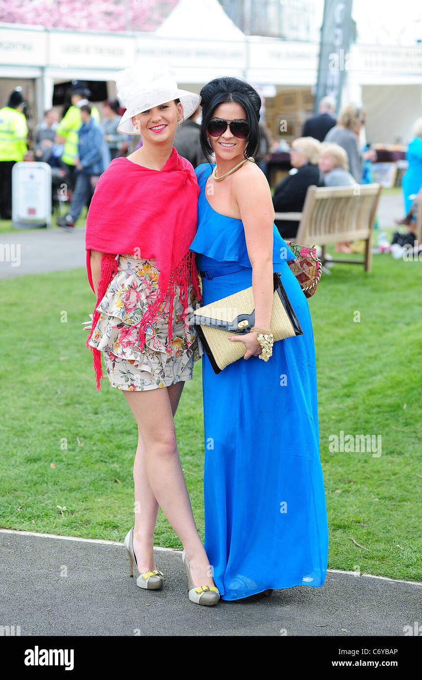 Ladies day aintree race course hi-res stock photography and images - Alamy