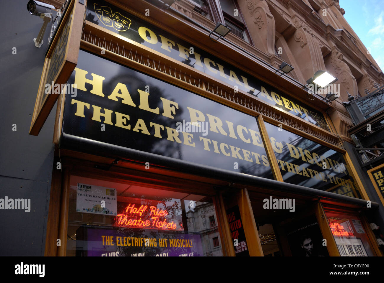 Theatre ticket price hires stock photography and images Alamy