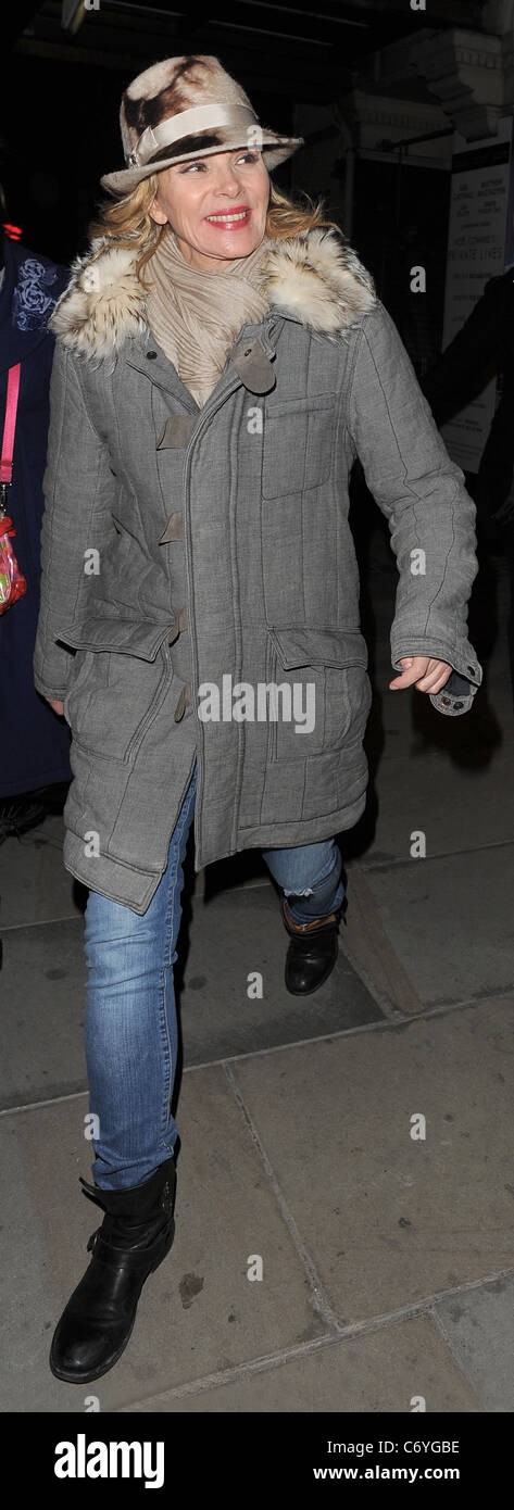 Kim Cattrall Is All Smiles As She Leaves The Vaudeville Theatre Via Stock Photo Alamy