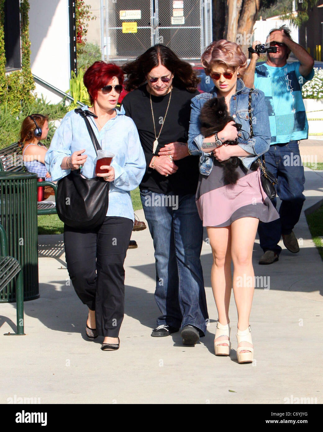 do ozzy and sharon osbourne live together