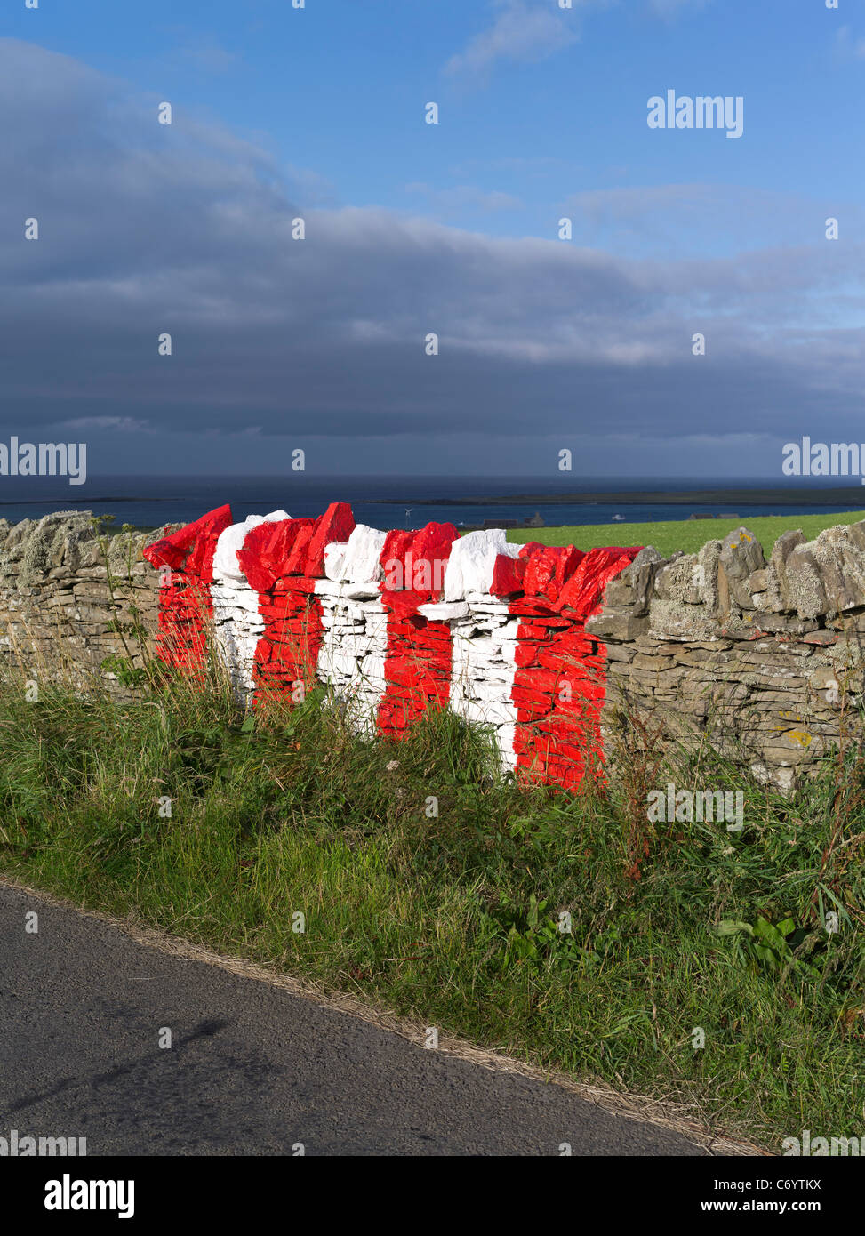 dh Papa Westray airfield wall PAPA WESTRAY ORKNEY Red white painted dry stone walls country remote drystone wall northern isles airport Stock Photo
