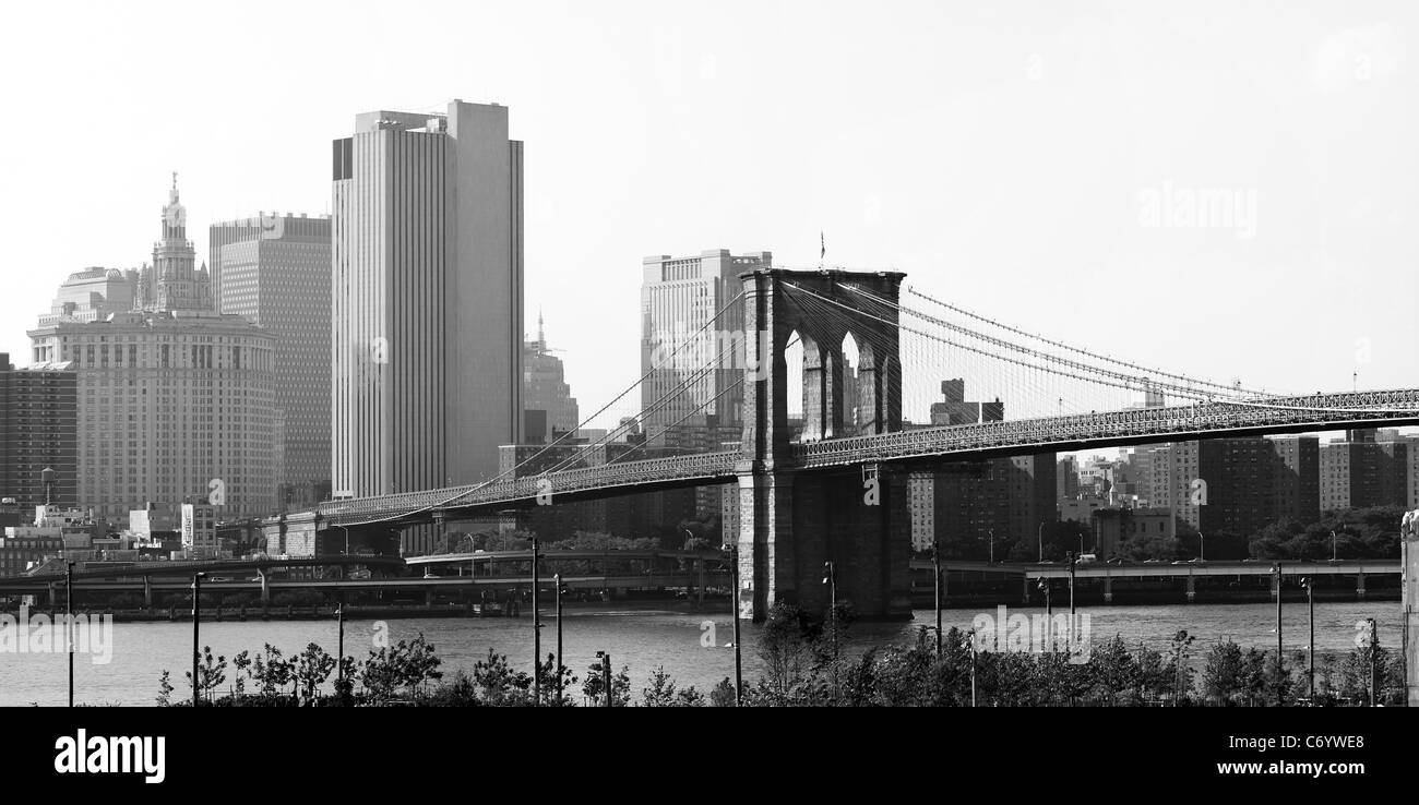 A view of the New York City skyline including the Brooklyn bridge and ...