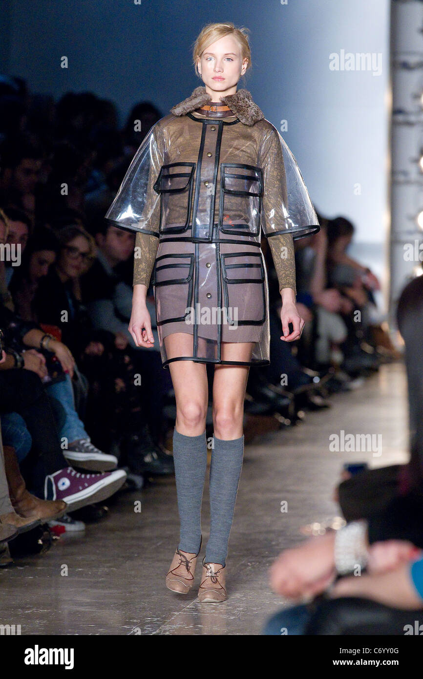 Model Lisbon Fashion Week CheckPoint Winter 2011 - Pedro Pedro ...