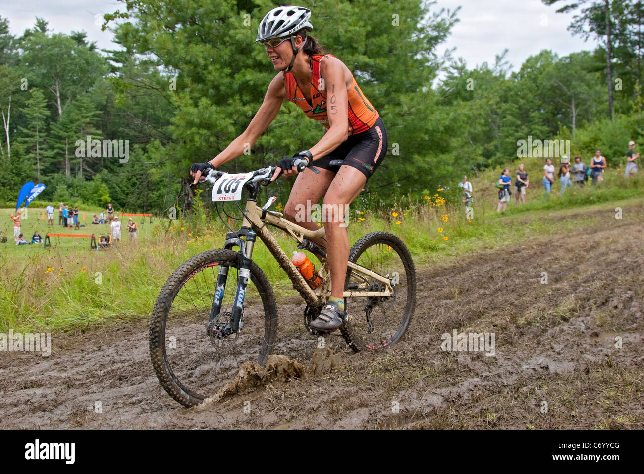 taking pedals off mountain bike