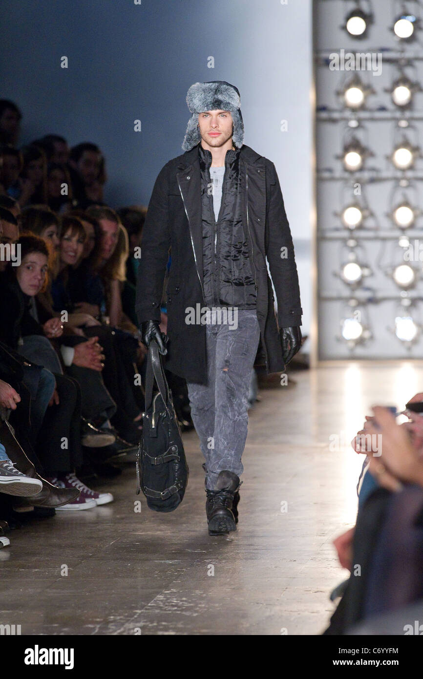 Model Lisbon Fashion Week CheckPoint Winter 2011 - Salsa - Catwalk held ...