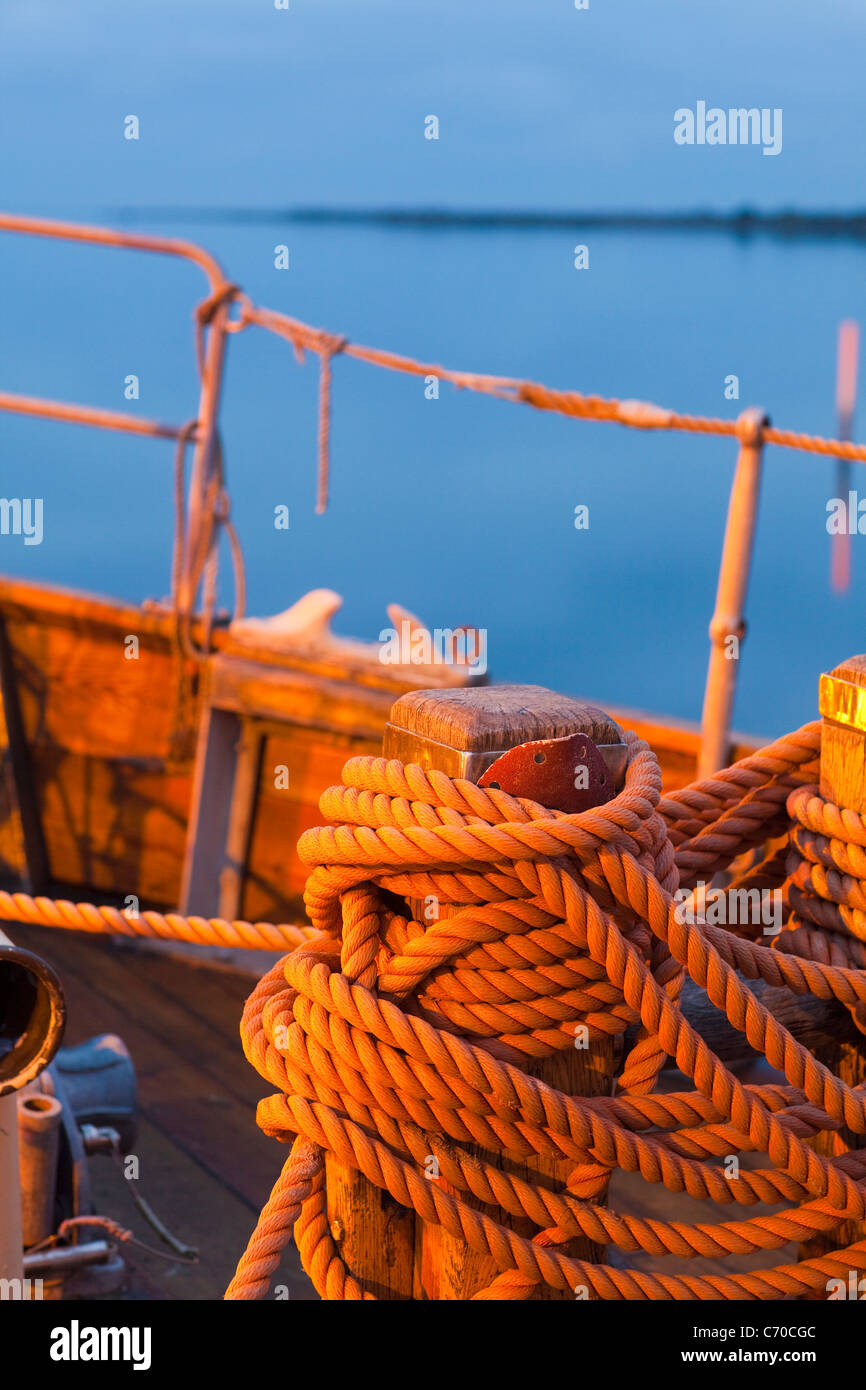 Coiling rope hires stock photography and images Alamy