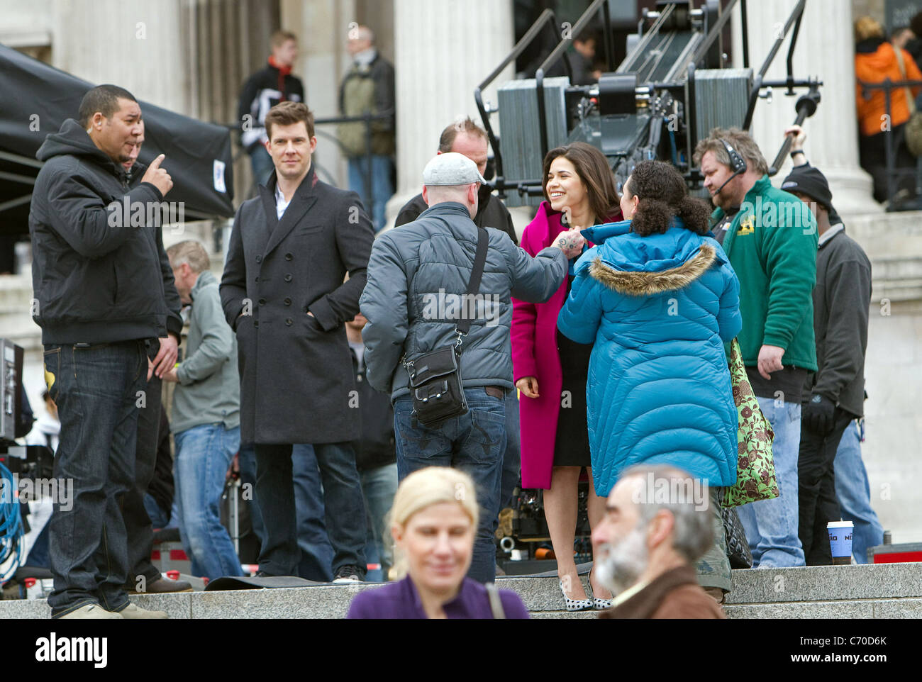 America Ferrera and Eric Mabius America Ferrera and Eric Mabius filming on  location for the final episode of 'Ugly Betty' in Stock Photo - Alamy