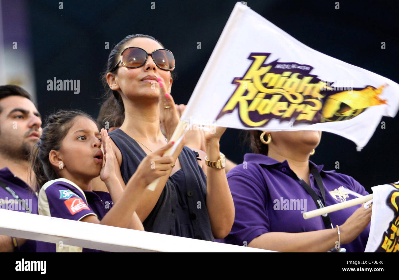 Suhana and Gauri Khan, daughter and wife of Shahrukh Khan, Co-Owner of Kolkata Knight Riders during the 2010 DLF Indian Premier Stock Photo
