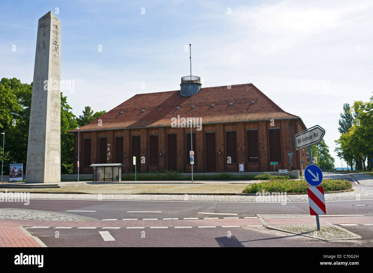 Obelisk in front of Klubhaus der Eisenbahner, Kirchmöser, Brandenburg,  Germany Stock Photo - Alamy
