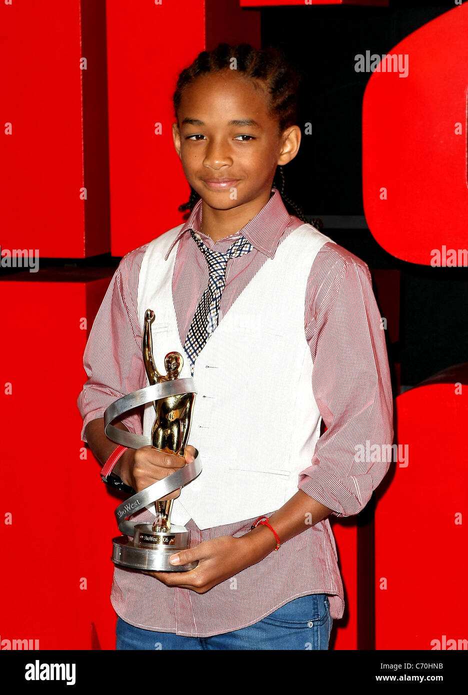 Jaden Smith receives The Breakthrough Male Star Of The Year Award at