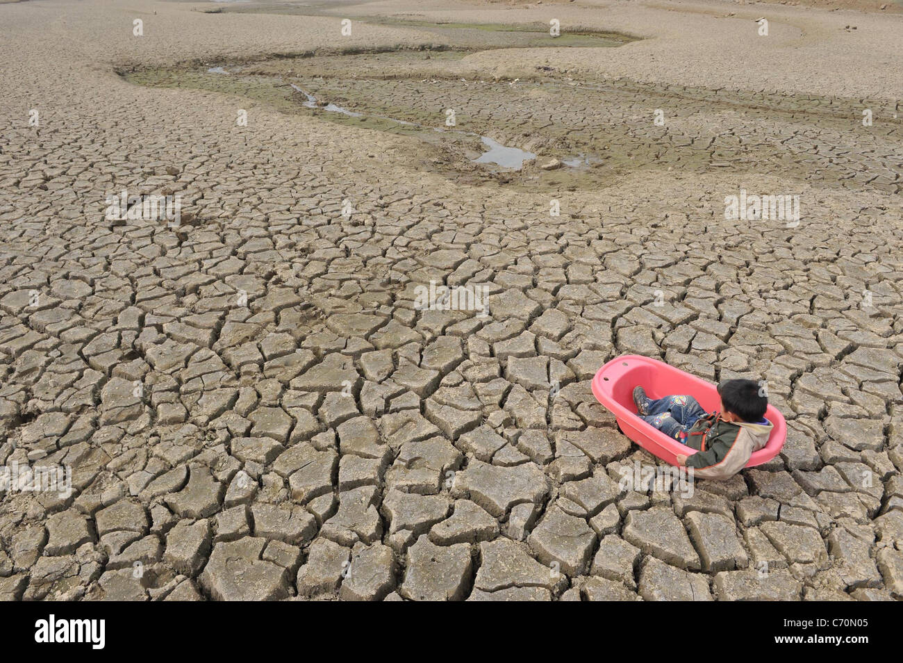 Drought leaves Chinese citizens facing severe water shortage Millions