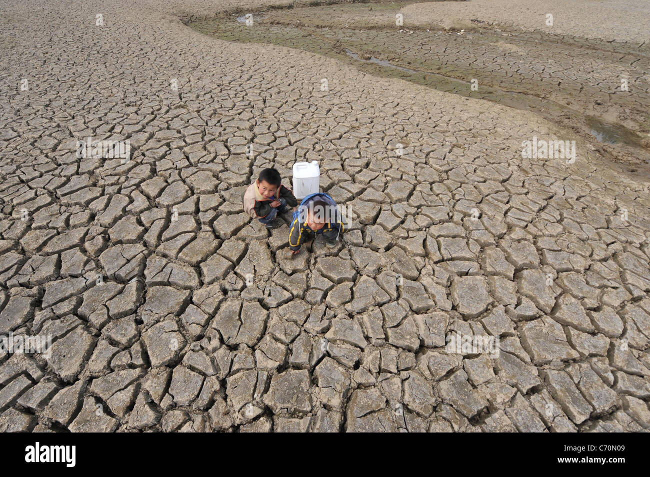 Drought leaves Chinese citizens facing severe water shortage Millions ...