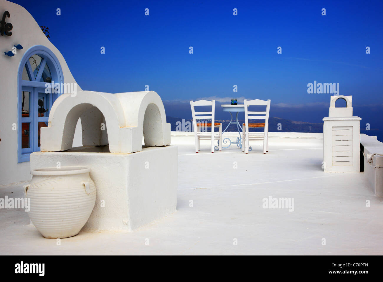 A beautiful café with terrace right above the caldera of the volcano of Santorini in Firostefani village. Greece Stock Photo