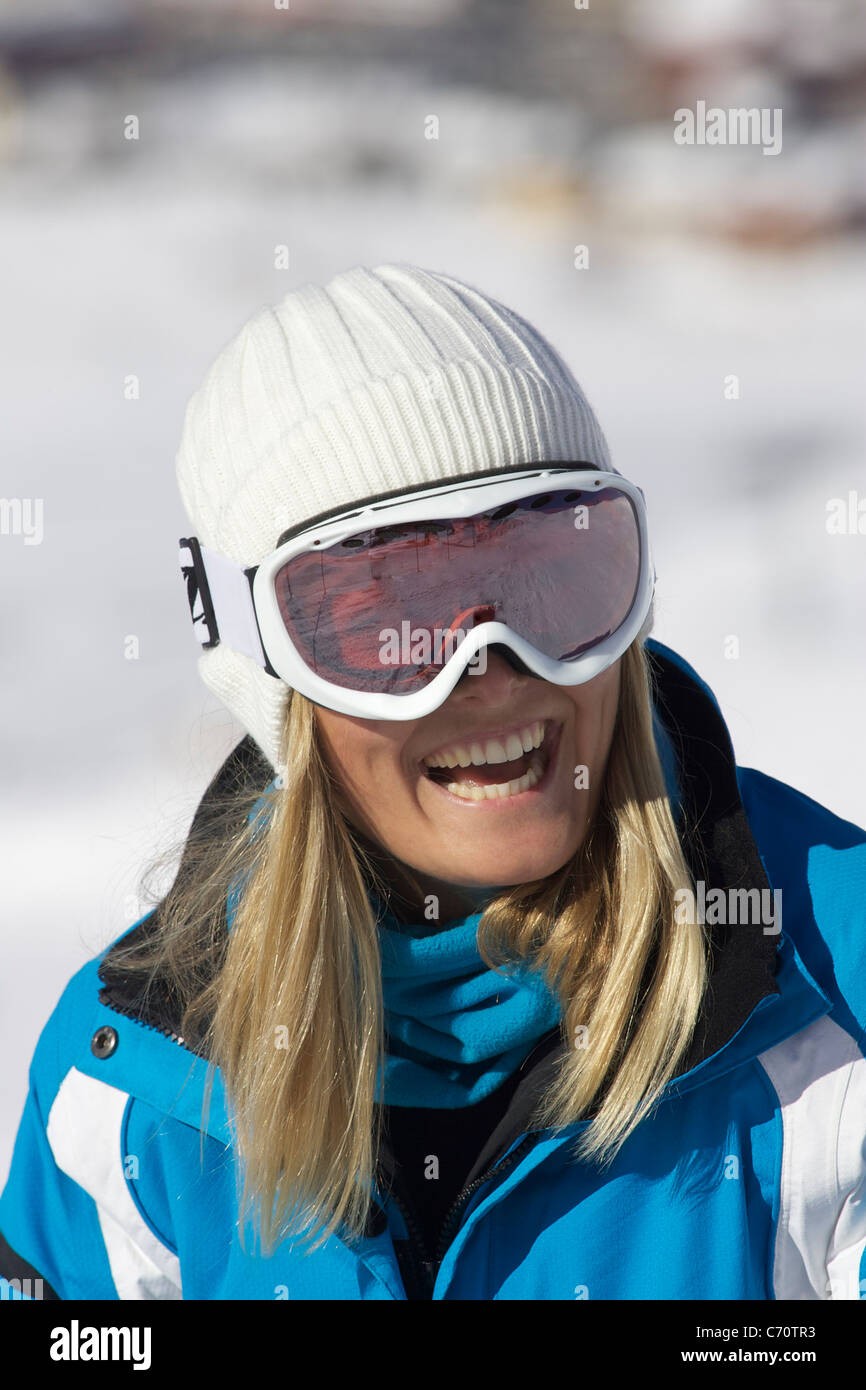 Smiling woman wearing ski goggles Stock Photo - Alamy