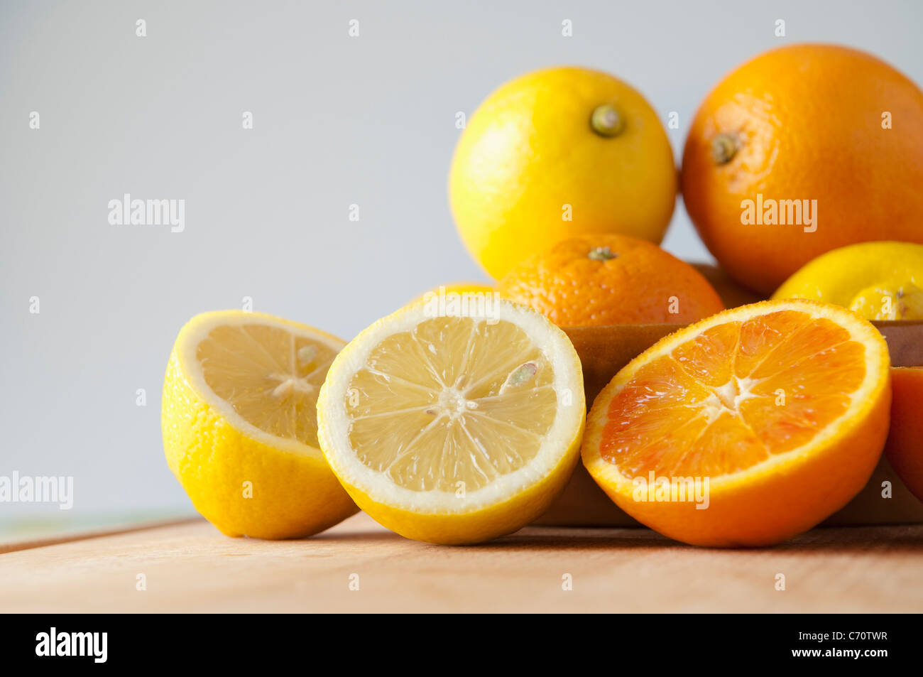 Sliced oranges and lemons Stock Photo - Alamy