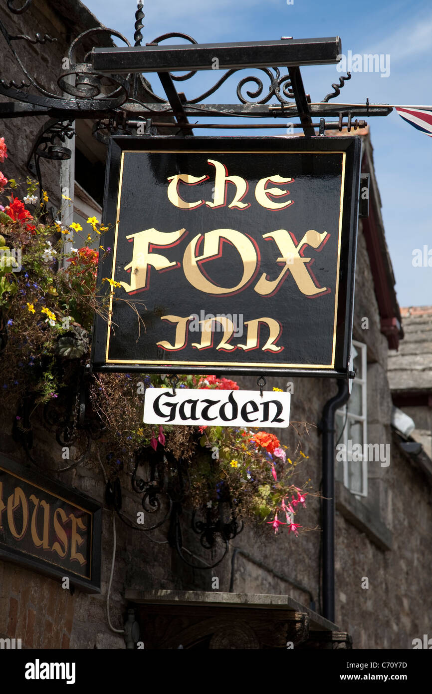 Fox Inn, Corfe Castle, Dorset, England, UK Stock Photo - Alamy