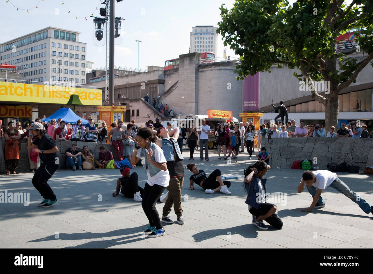 Street Dance outside the National Theatre on the South Bank, London, England, UK Stock Photo