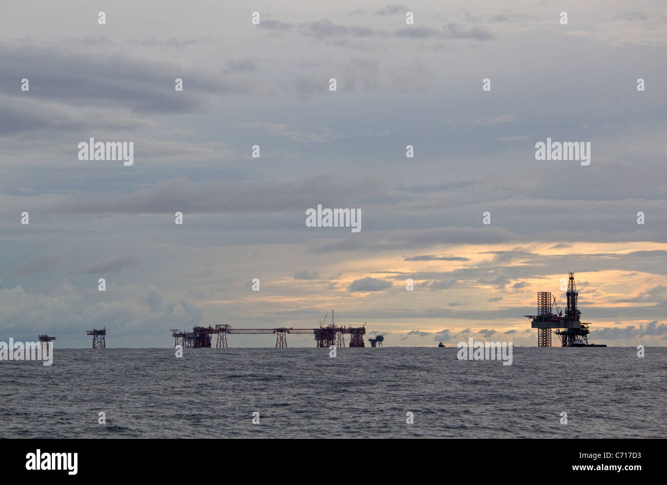 Oil rigs gulf mexico hi-res stock photography and images - Alamy