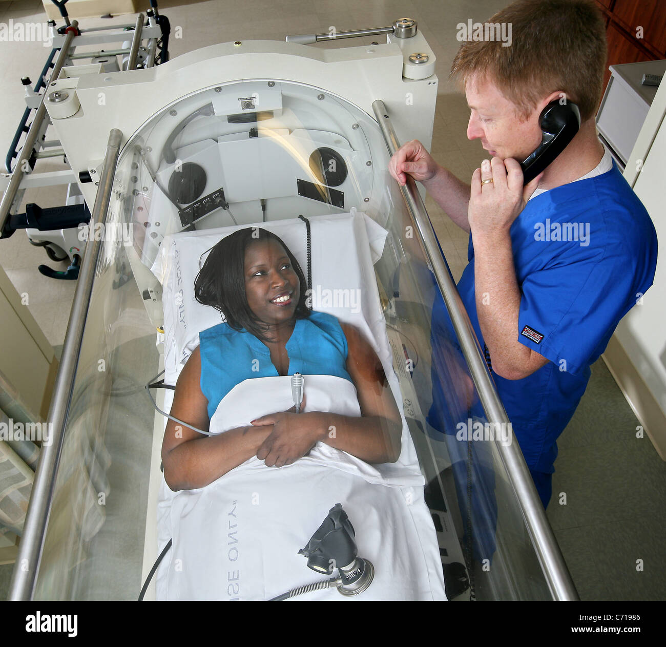 Hyperbaric hi-res stock photography and images - Alamy