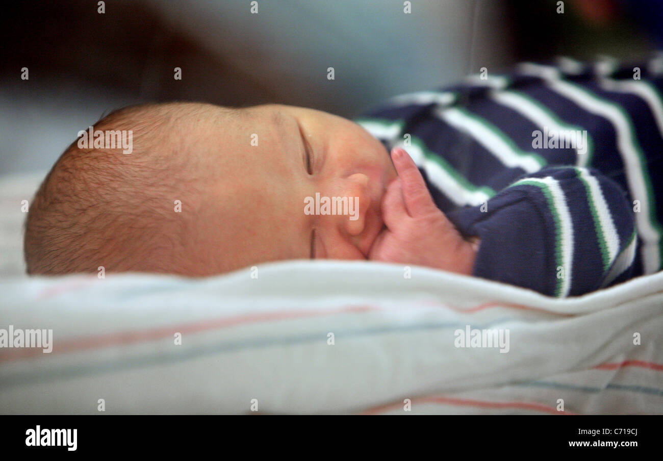 Newborn baby hospital hi-res stock photography and images - Alamy