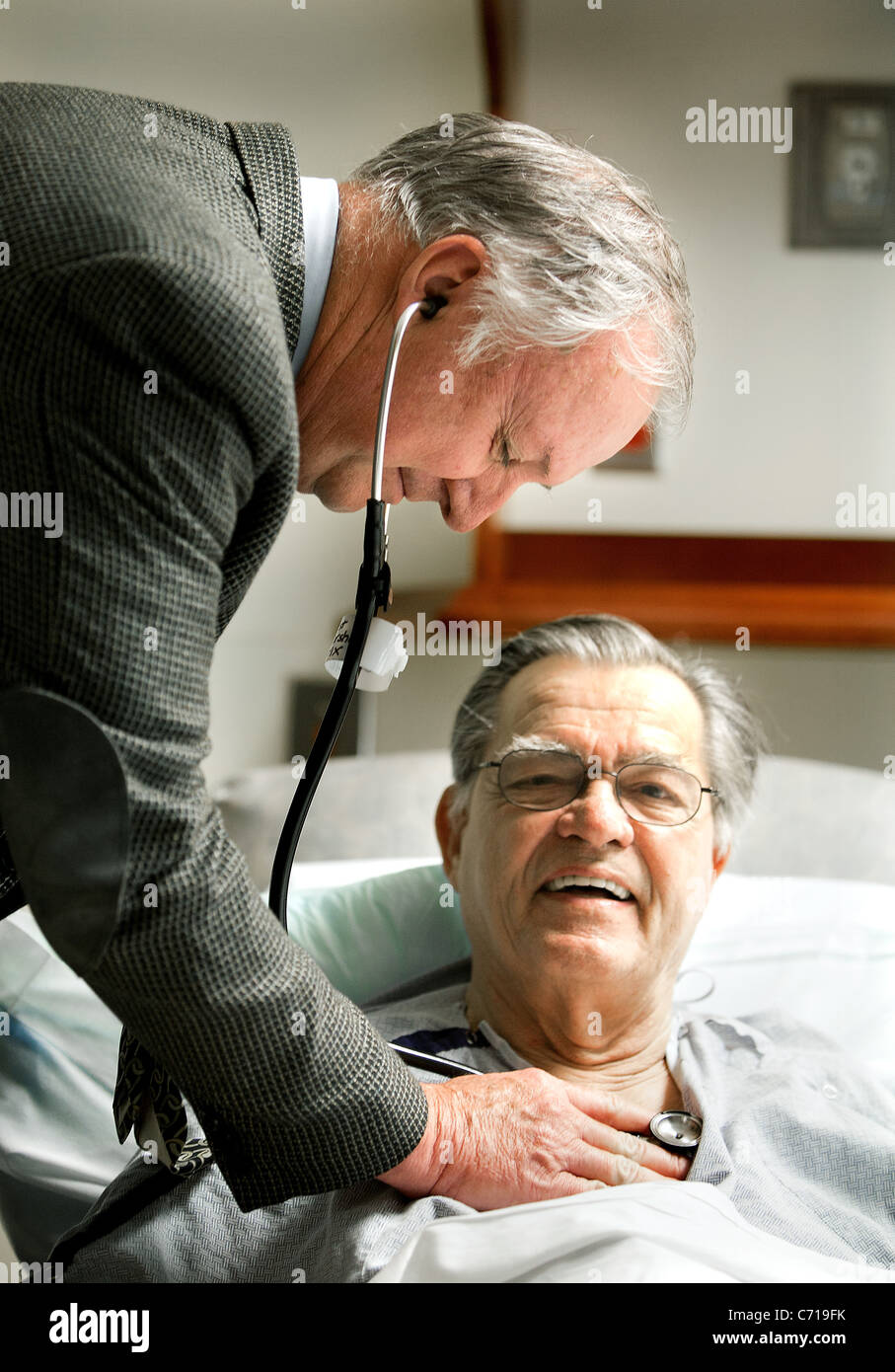 Doctor patient hospital hi-res stock photography and images - Alamy