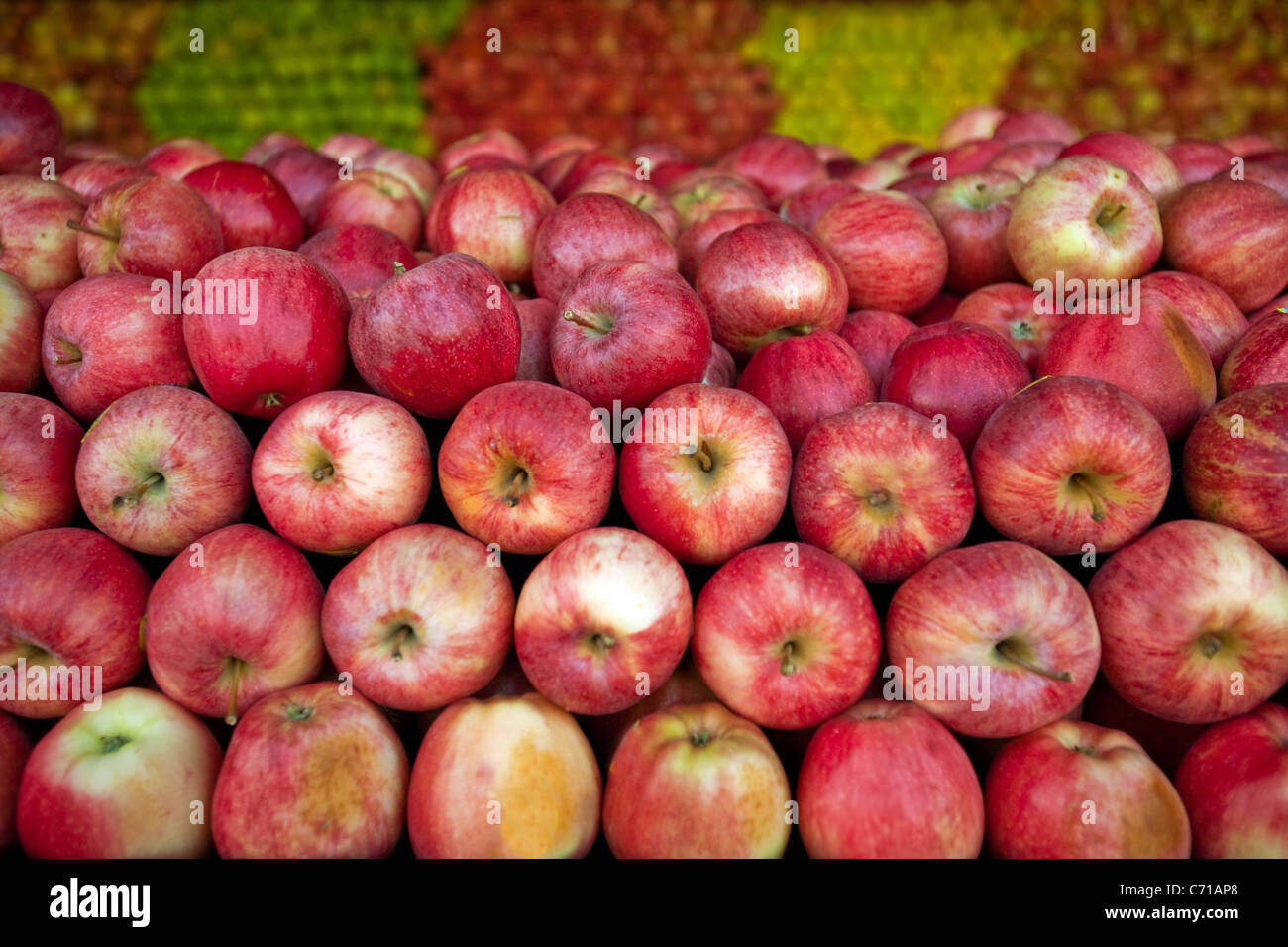 Red apples lay in a pile at a fruit stand in Maryland, USA Stock Photo