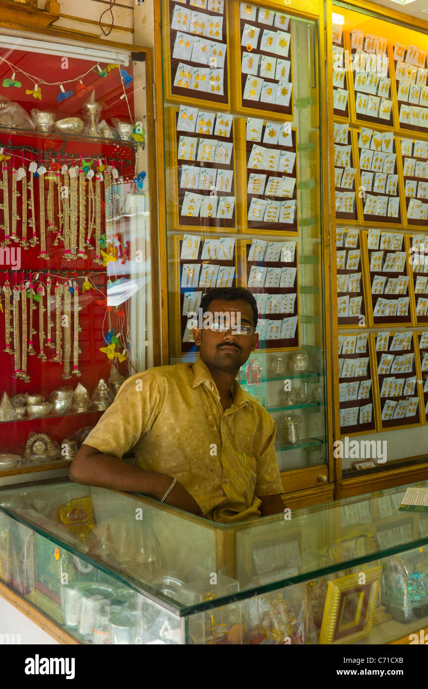A small jewelry shop in Maudurai, Tamil Nadu, India. Stock Photo