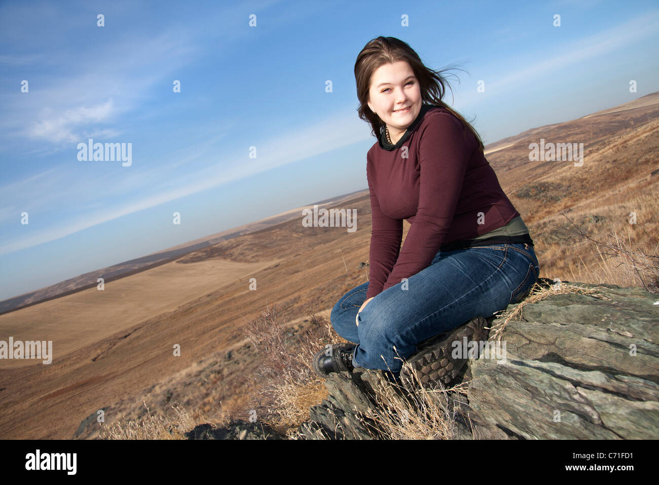 Beautiful girl sits in autumn hi-res stock photography and images - Alamy