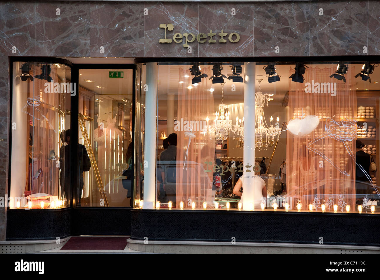 Shop window repetto hi-res stock photography and images - Alamy