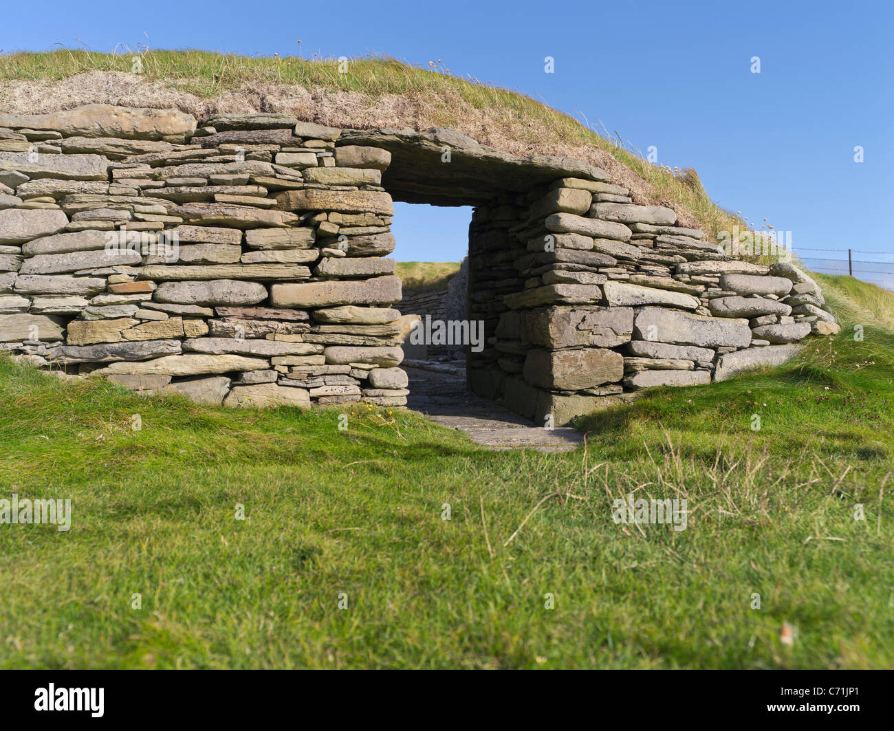 dh Knap of Howar PAPA WESTRAY ORKNEY Bronze age neolithic house entrance settlement uk Stock Photo
