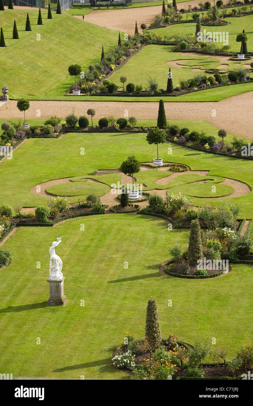 Hampton court palace aerial hires stock photography and images Alamy