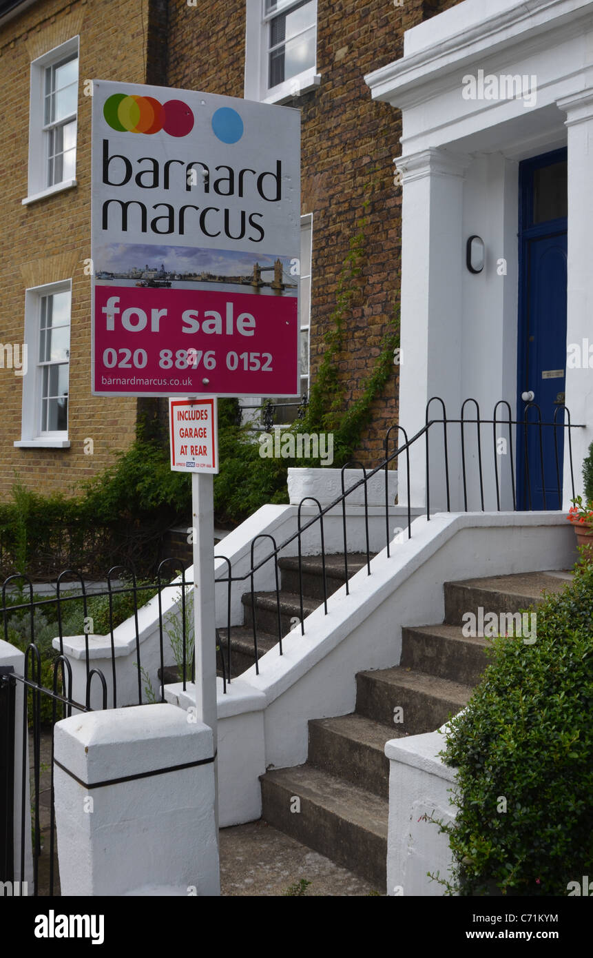 Barnard Marcus for sale estate agent board Stock Photo Alamy