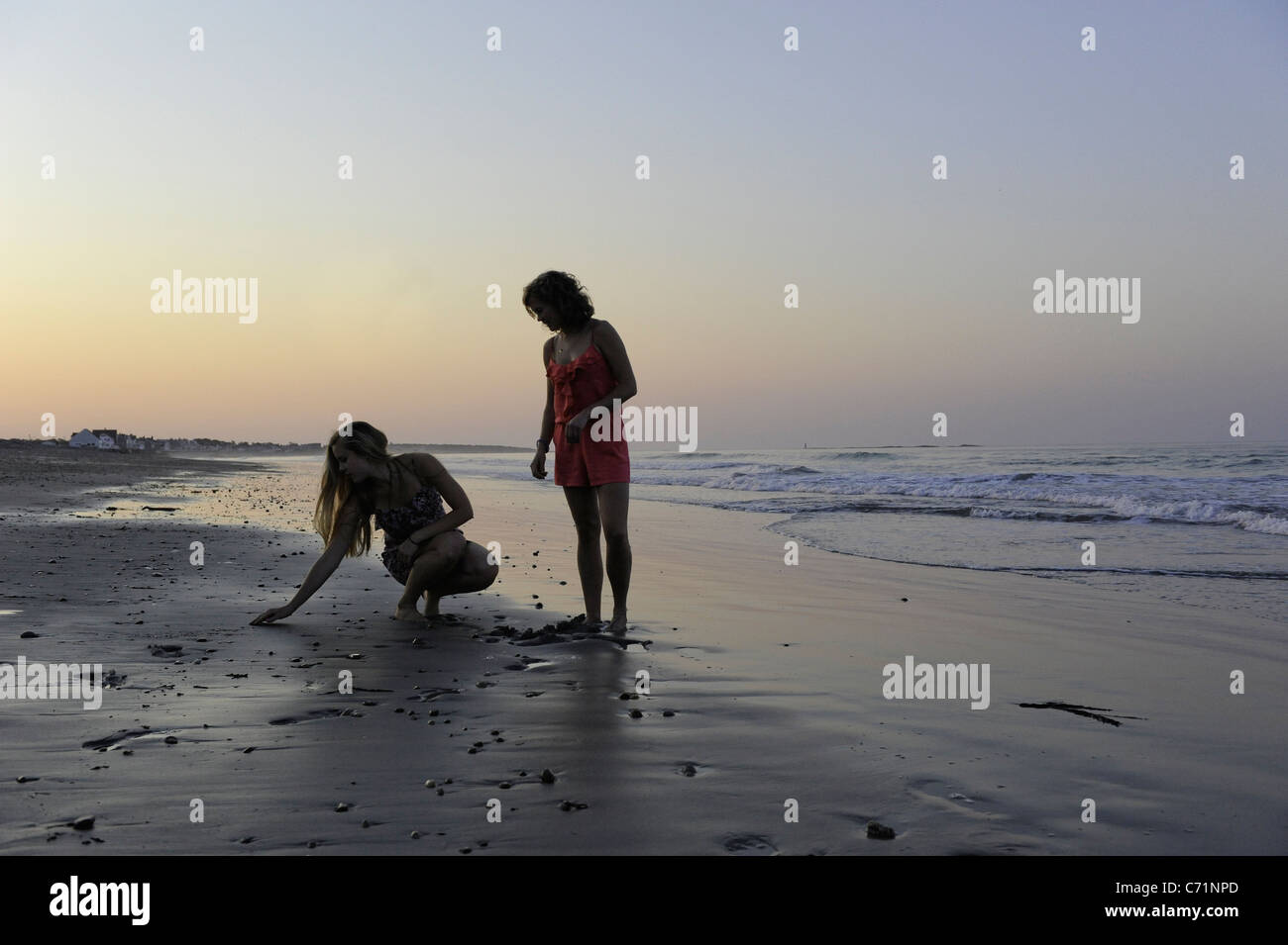 Two women standing on a beach hi-res stock photography and images - Alamy