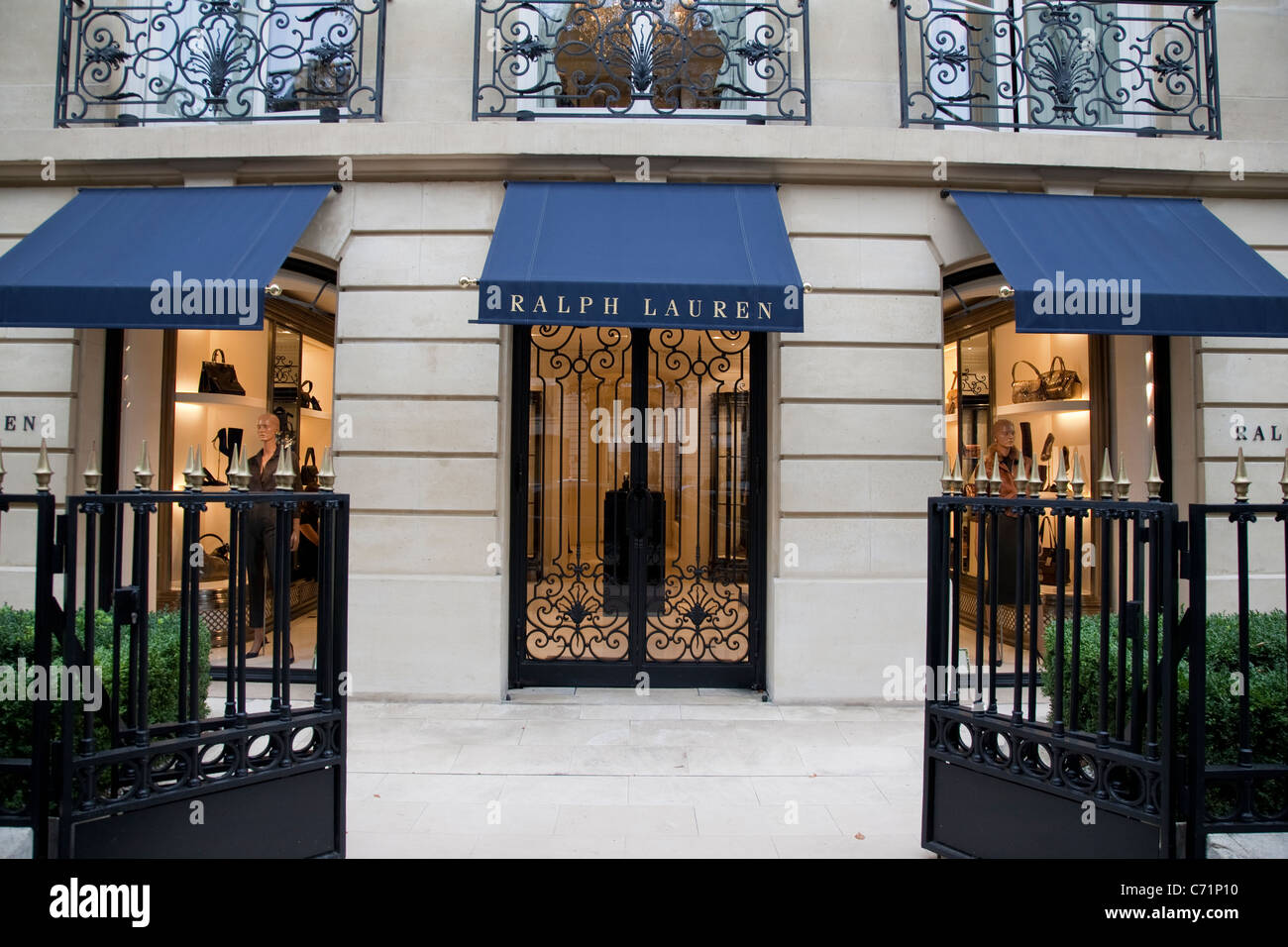 Ralph Lauren Shop on Avenue Montaigne, Paris Stock Photo - Alamy