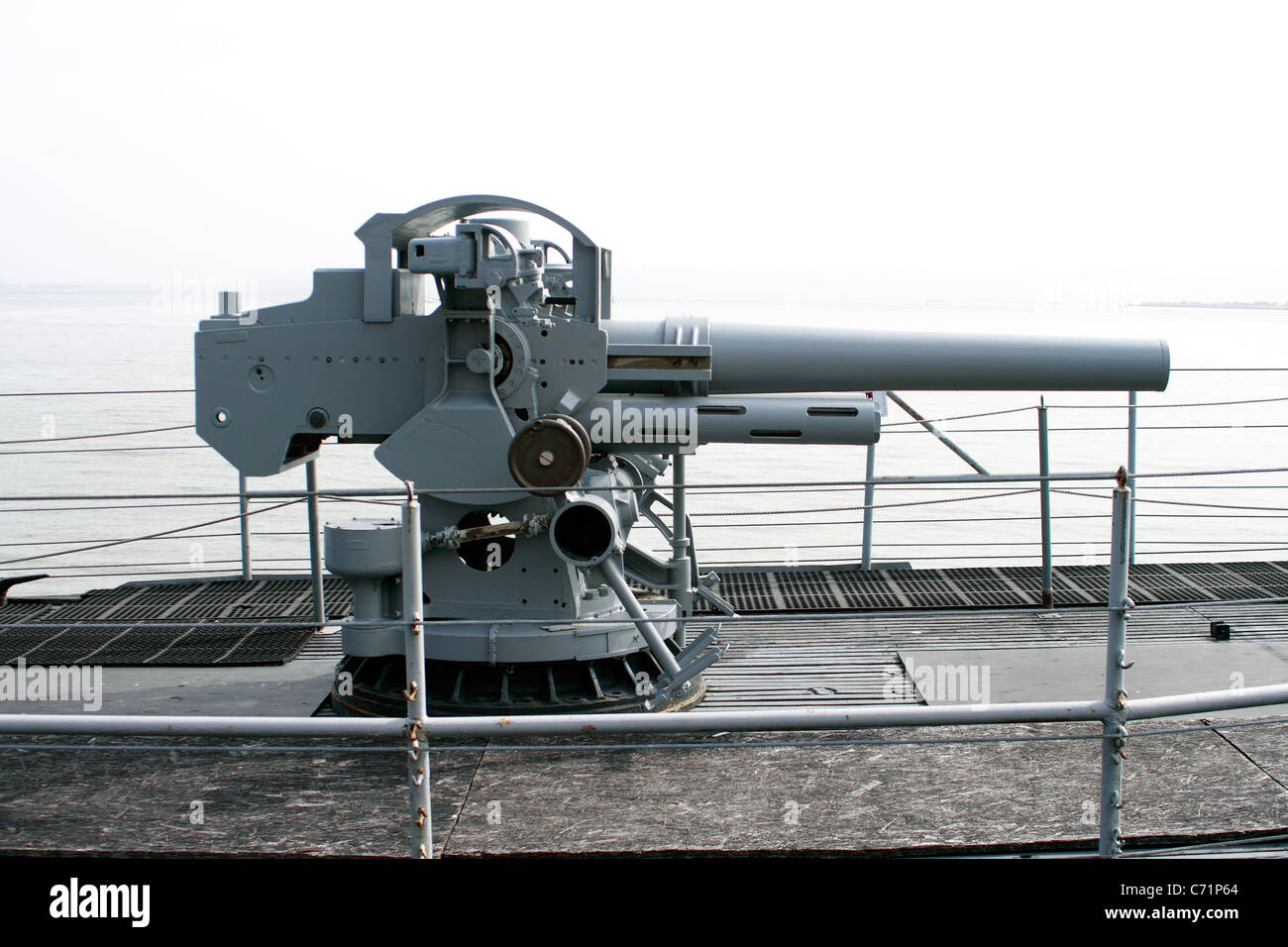 5 inch deck gun San Francisco - Fisherman's Wharf. USS Pampanito World War II submarine. length 311'9', width 27'3', displacemen Stock Photo