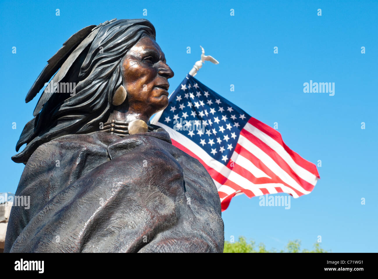 Bronze sculpture native american indian hi-res stock photography and ...