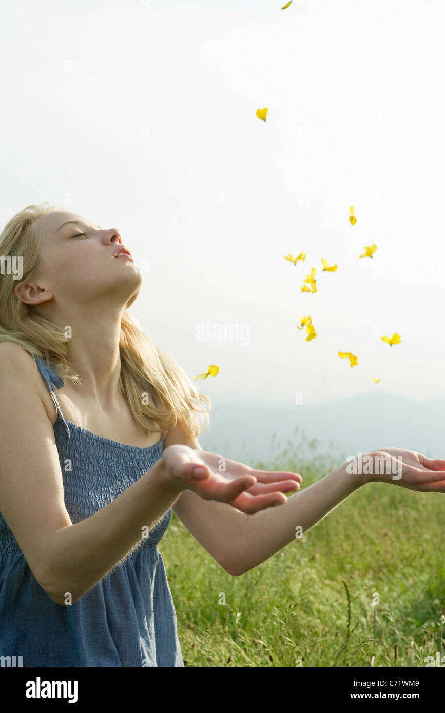 Throwing flower petals hires stock photography and images Alamy