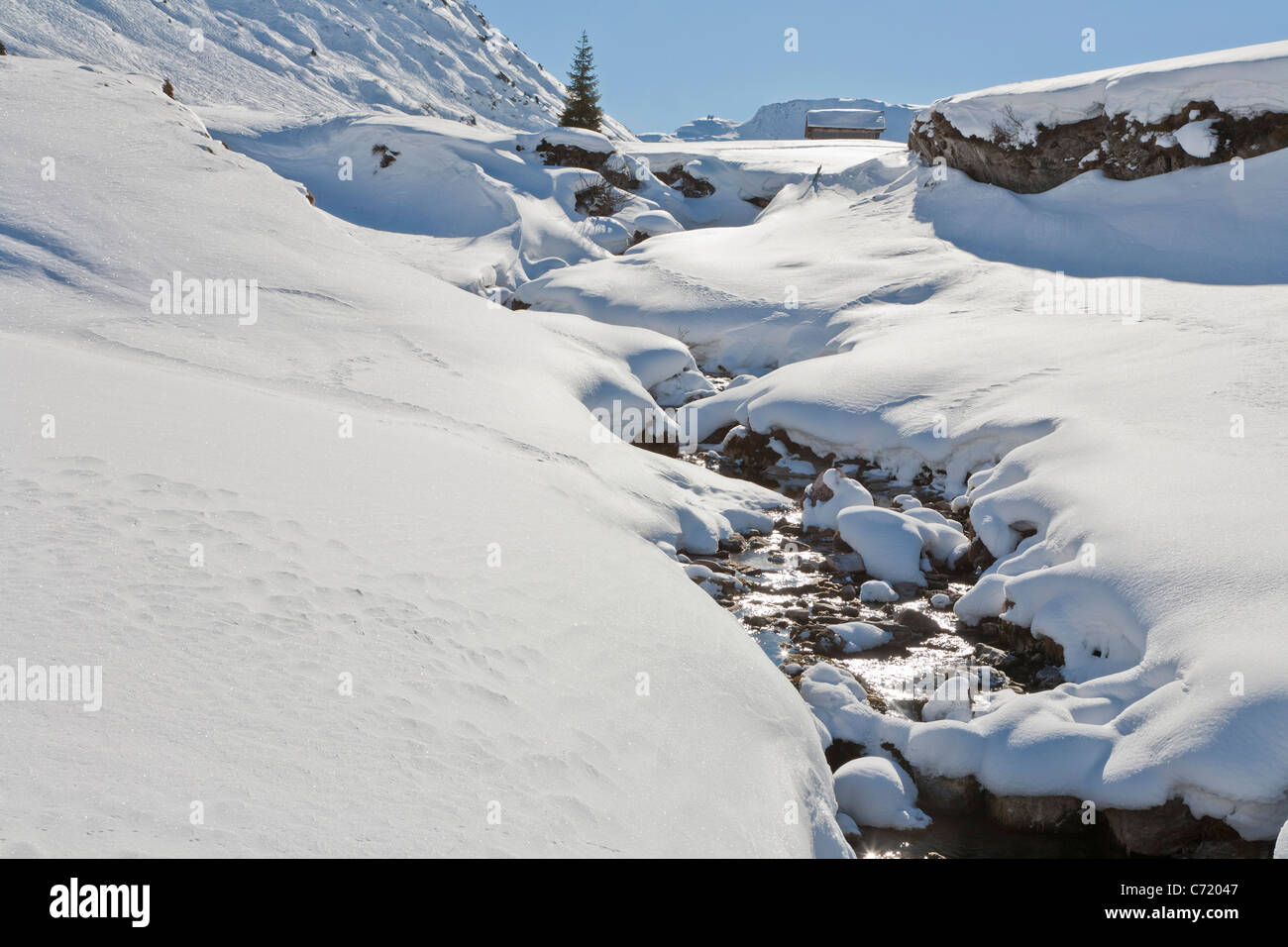 BROOK, HUT, SNOWCOVERED LANDSCAPE, ZURS AM ARLBERG, VORARLBERG, AUSTRIA Stock Photo