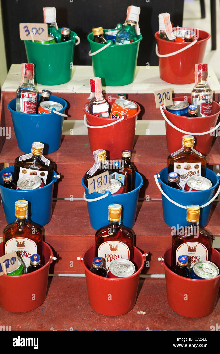 Bucket hat famous hires stock photography and images Alamy