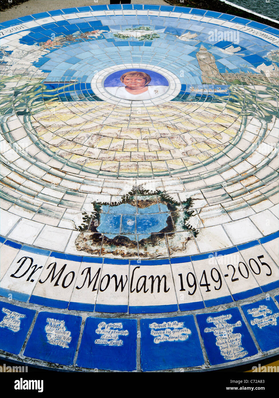 Memorial tiled mosaic for MP Dr Mo Mowlem 1949-2005 erected opposite her former constituency home in Redcar Cleveland Stock Photo