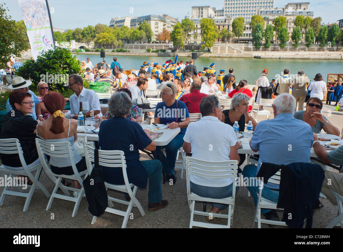 Paris, France, Large Crowd of People, Celebrating French Food and Wine Festival, St. Pourcinois, French Families Picnic on Seine Quay, elderly people, retirement pensioners fun, family with grandparents vacations, seniors gathering Stock Photo