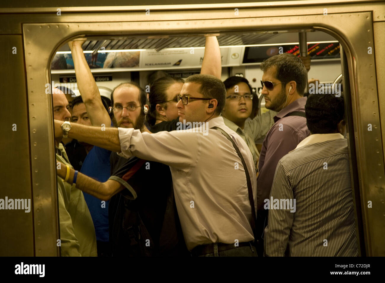 Unidentified Passengers Standing on the Doors of Running Local Train during  Rush Hours Editorial Photography - Image of station, india: 168031082