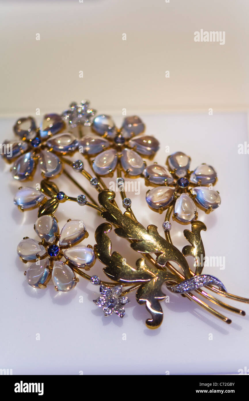 Vintage gold jewelry Stock Photo Alamy